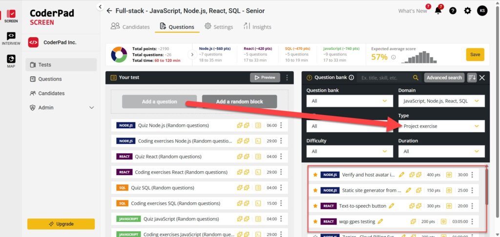 Capture d'écran de l'interface de création de test CoderPad Screen pour une évaluation senior Full-stack (JavaScript, Node.js, React, SQL). L'onglet "Questions" est sélectionné. Sur la droite, le filtre de recherche avancée est ouvert et le "Type" est réglé sur "Exercice de projet". Une grande flèche rouge pointe vers cette option de filtre. Ci-dessous, la liste des questions montre des exercices de projet tels que " Vérifier et héberger un avatar ", " Générateur de site statique à partir de... ", " Bouton de synthèse vocale " et " Test de gpes wqp ", avec les points et les durées associés.