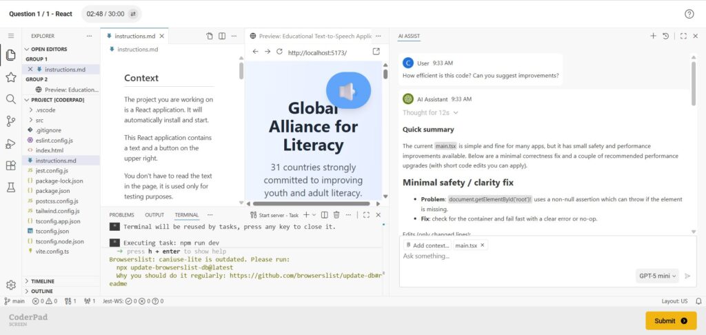 Capture d'écran d'un environnement de codage CoderPad montrant un projet React. L'écran est divisé en trois panneaux principaux : un explorateur de fichiers et des instructions sur la gauche, un aperçu en direct d'une page web intitulée “Global Alliance for Literacy” avec une icône de haut-parleur au centre, et un chat d'assistant IA sur la droite discutant des améliorations de l'efficacité du code. Un terminal en bas de page montre un serveur de développement en cours d'exécution.