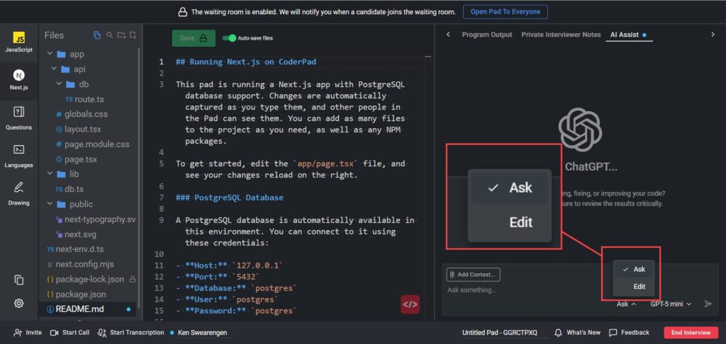 Capture d'écran de l'interface CoderPad exécutant un projet Next.js. La barre latérale gauche montre une arborescence de fichiers (app, api, db, lib, public, et des fichiers comme page.tsx, layout.tsx, package.json, et README.md). L'éditeur principal affiche un README intitulé “Running Next.js on CoderPad” avec les identifiants de la base de données PostgreSQL listés ci-dessous. En haut, une bannière indique que la salle d'attente est activée avec un bouton intitulé “Open Pad To Everyone”. Sur la droite, le panneau “AI Assist” est ouvert avec une interface ChatGPT. Deux boîtes d'appel rouges mettent en évidence un menu déroulant avec les options “Demander” (sélectionnée) et “Modifier”, montrées à la fois agrandies et dans la zone de saisie près du champ d'invite. La barre inférieure comprend des commandes telles que Inviter, Commencer l'appel, Commencer la transcription, Quoi de neuf, Feedback, et un bouton rouge “Terminer l'entretien”.