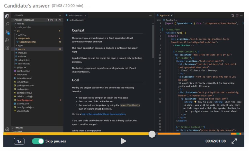 Capture d'écran d'un environnement d'évaluation du codage dans Visual Studio Code. Le panneau de gauche montre l'explorateur de projet avec des fichiers tels que App.tsx, SpeechButton.tsx et instructions.md. Le panneau central affiche instructions.md avec un texte de contexte et d'objectif expliquant qu'un bouton React doit utiliser la fonction speechSynthesis du navigateur pour lire le texte sélectionné à haute voix. Le panneau de droite montre le fichier App.tsx avec le code React JSX qui importe SpeechButton et rend un en-tête et un contenu. Une barre de contrôle de lecture en bas montre l'enregistrement de la réponse du candidat à 1 minute 8 secondes sur 20 minutes, avec les contrôles de lecture/pause visibles.