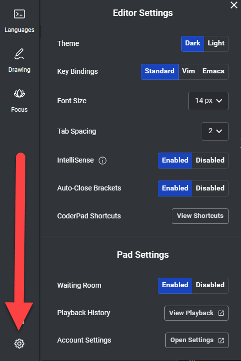 Menu "Paramètres de l'éditeur" d'un éditeur de code ou de texte, dans lequel vous pouvez ajuster divers paramètres tels que le thème (sombre ou clair), les raccourcis clavier, la taille de la police, etc. La flèche rouge pointant vers l'icône de l'engrenage suggère qu'un clic sur cette icône ouvrira le menu des paramètres.
